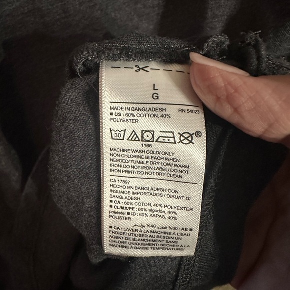 🎉Old Navy Short Sleeve Soft Wahed Baseball Style Tee 2 Toned Gray Size Large - Picture 4 of 6